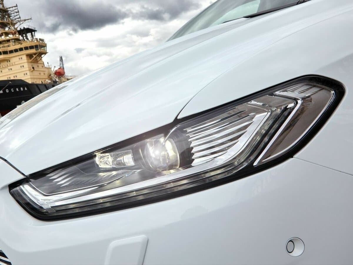 Ford Mondeo V — Fara