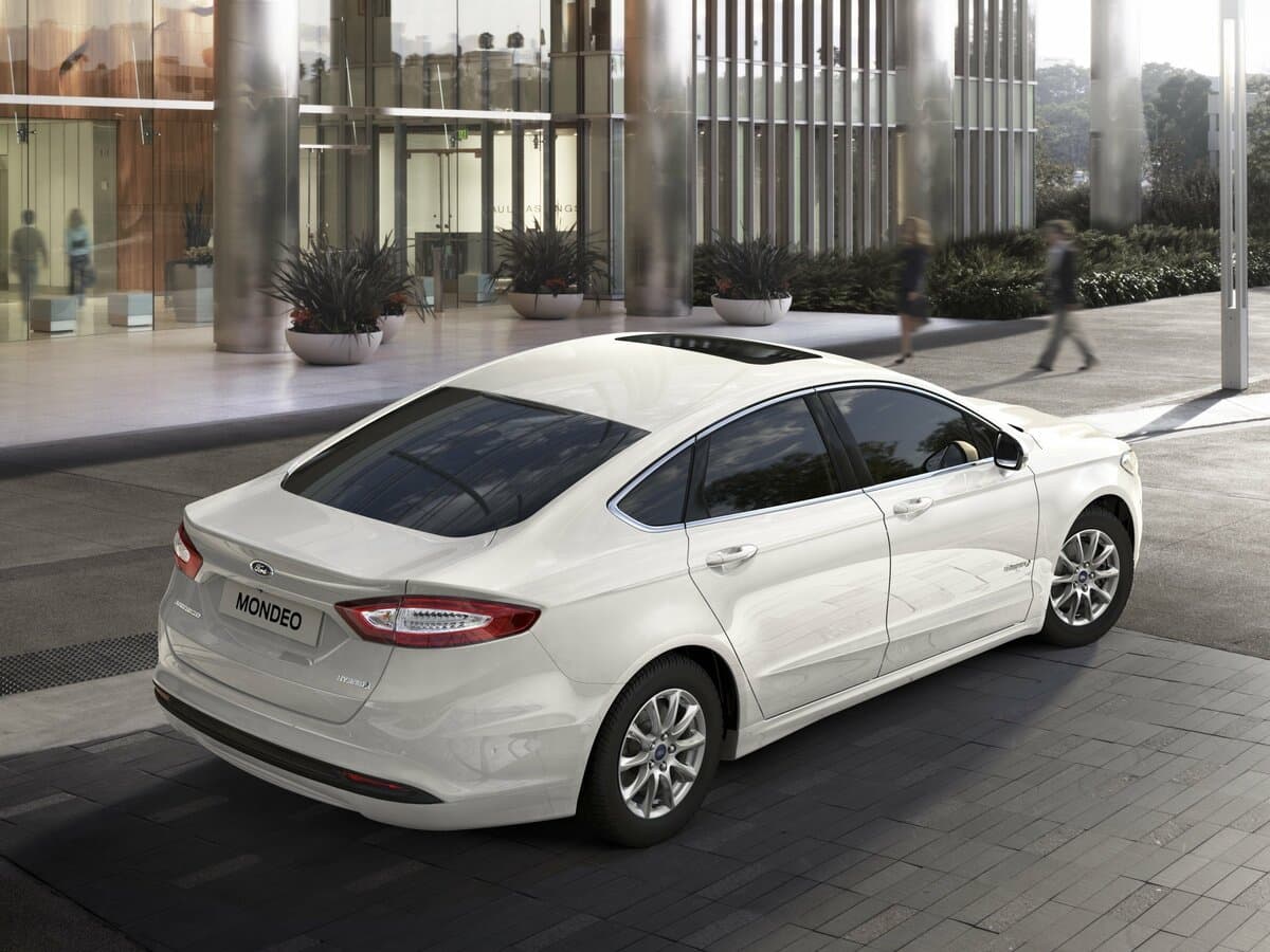 Ford Mondeo V — 3/4 arxadan