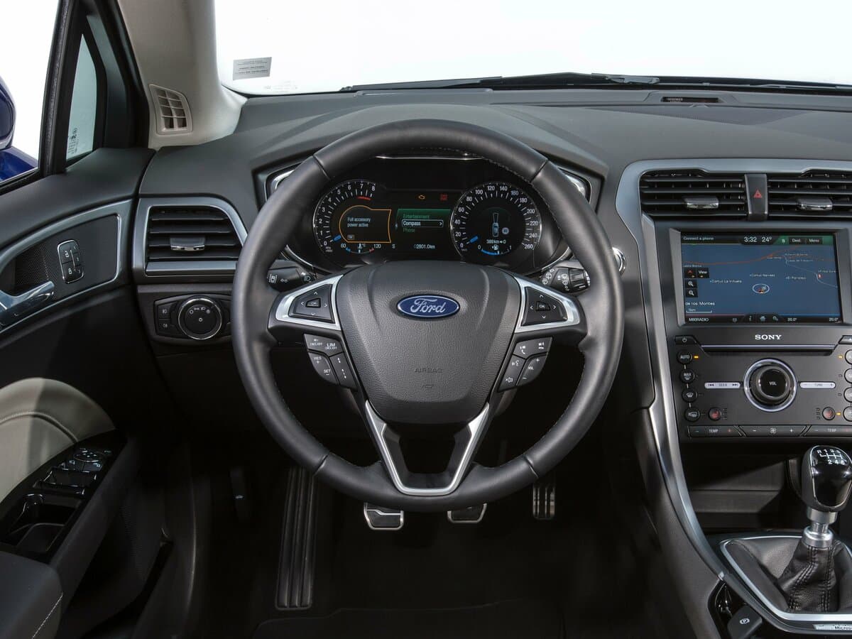 Ford Mondeo V — Sükan