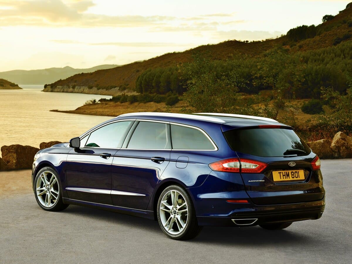 Ford Mondeo V — 3/4 arxadan