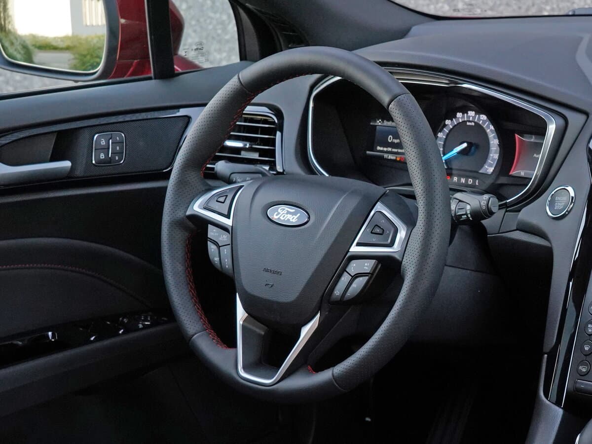Ford Mondeo V Restayling — Sükan