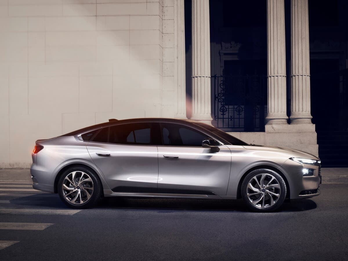 Ford Mondeo VI — Yandan