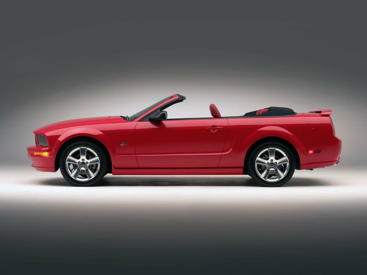 Ford Mustang V — Yandan