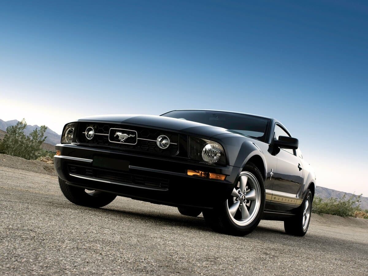 Ford Mustang V — Öndən