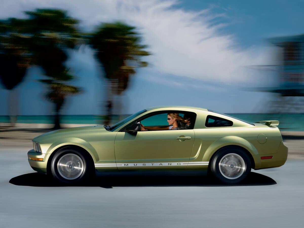 Ford Mustang V — Yandan