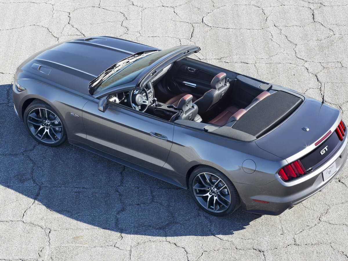 Ford Mustang VI — 3/4 arxadan
