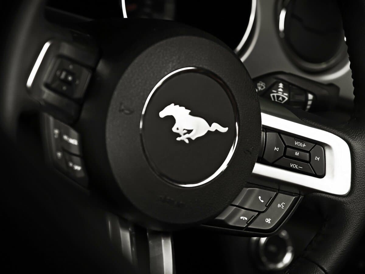 Ford Mustang VI — Sükan