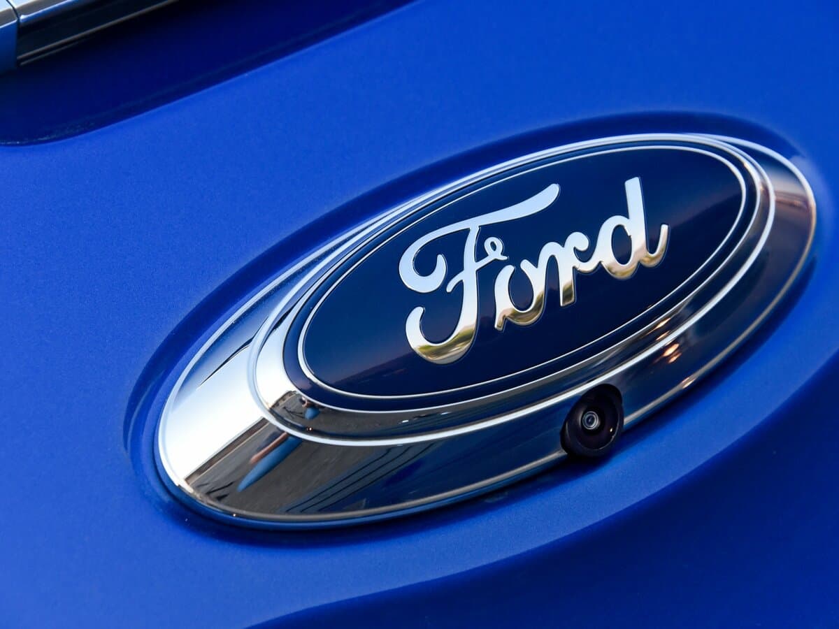 Ford Ranger T6 Restayling — Salon, arxadan