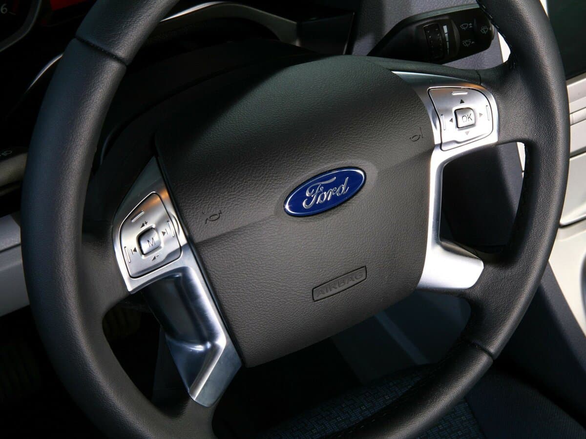 Ford S-MAX I — Sükan