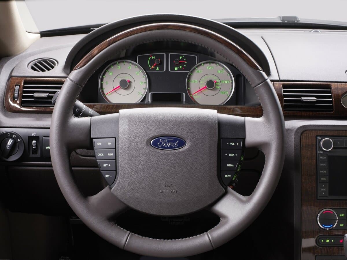 Ford Taurus V — Sükan