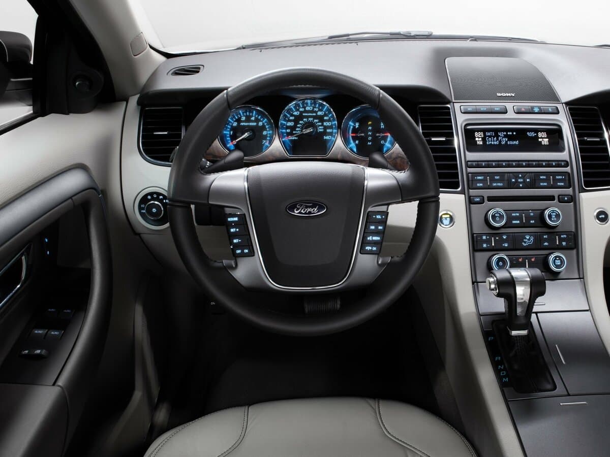 Ford Taurus VI — Sükan