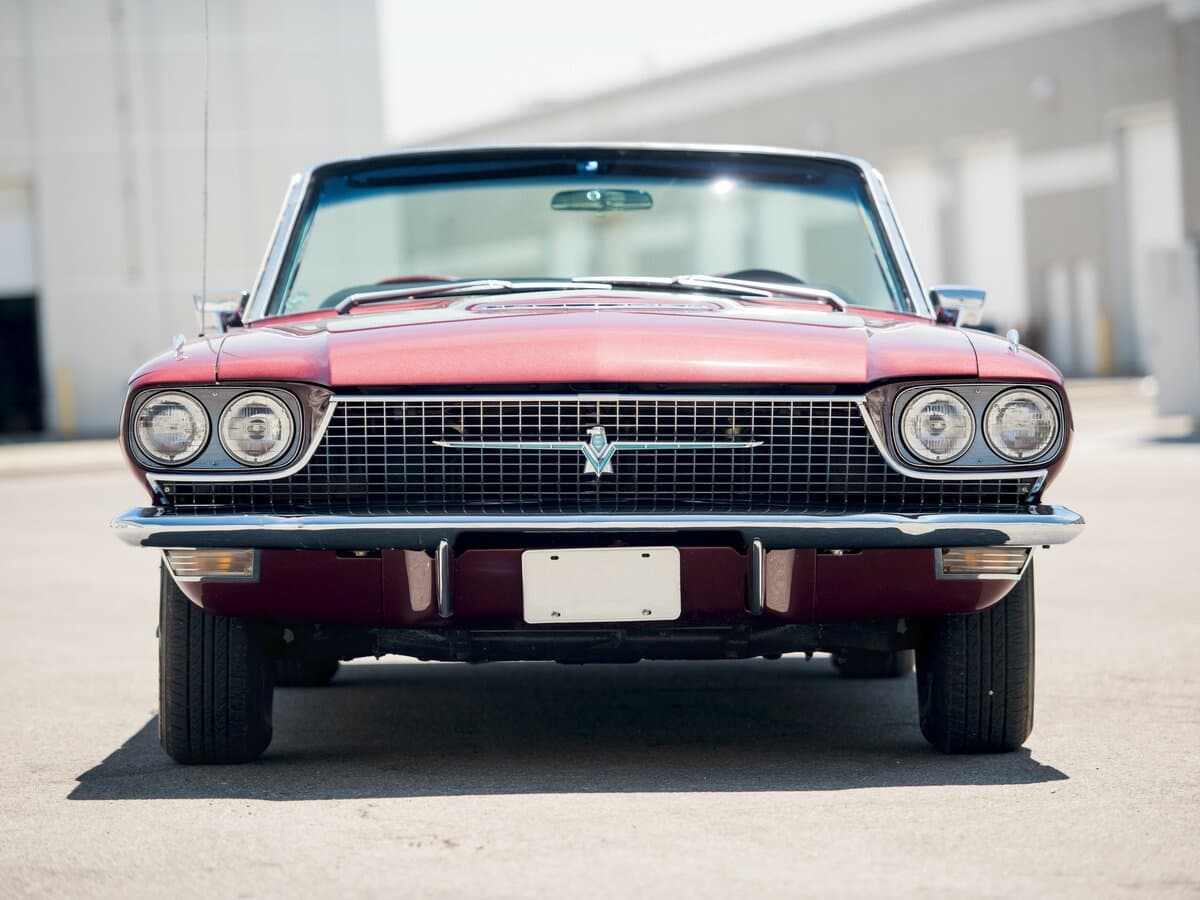 Ford Thunderbird IV Restayling — Öndən