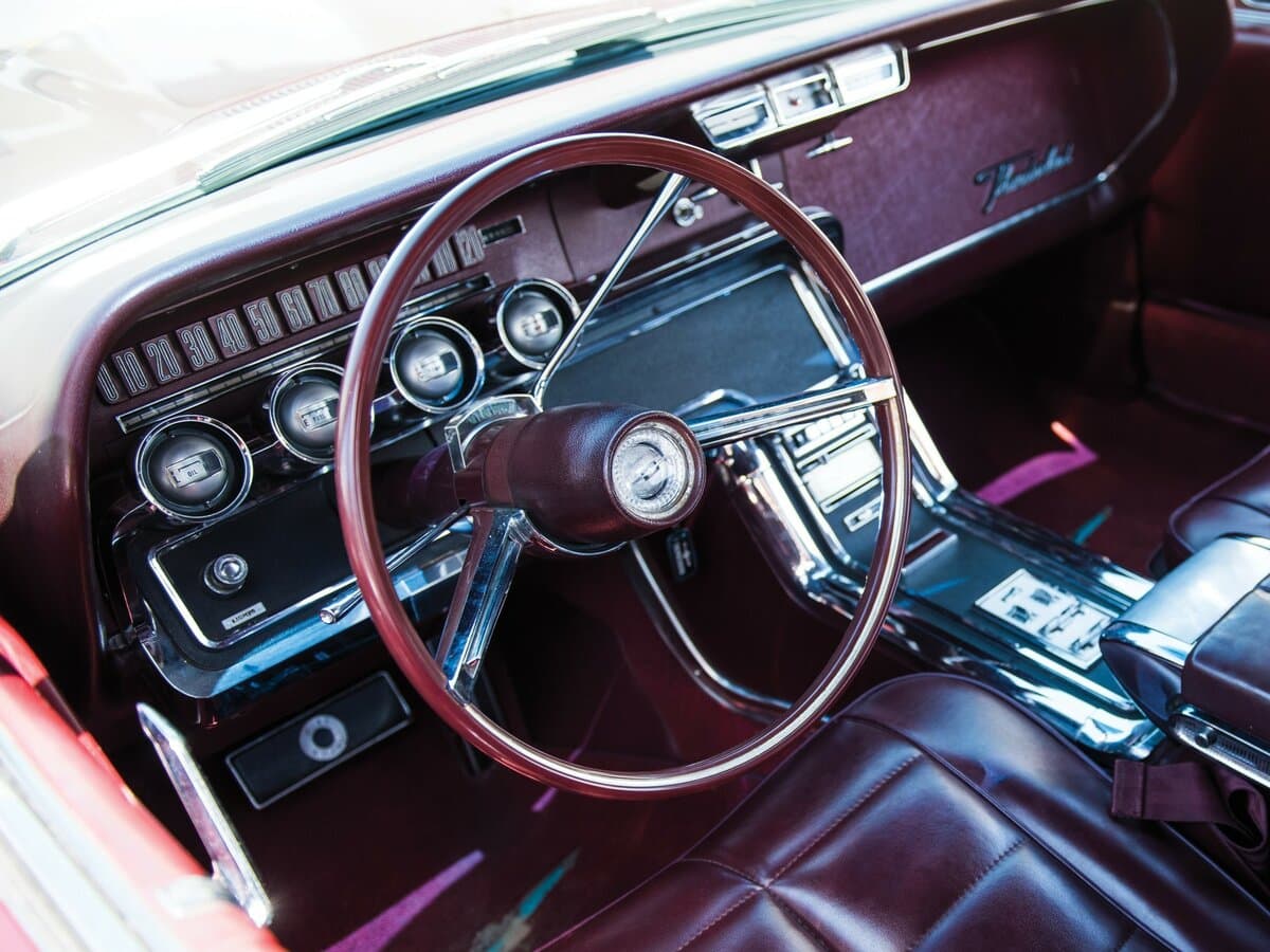Ford Thunderbird IV Restayling — Sükan