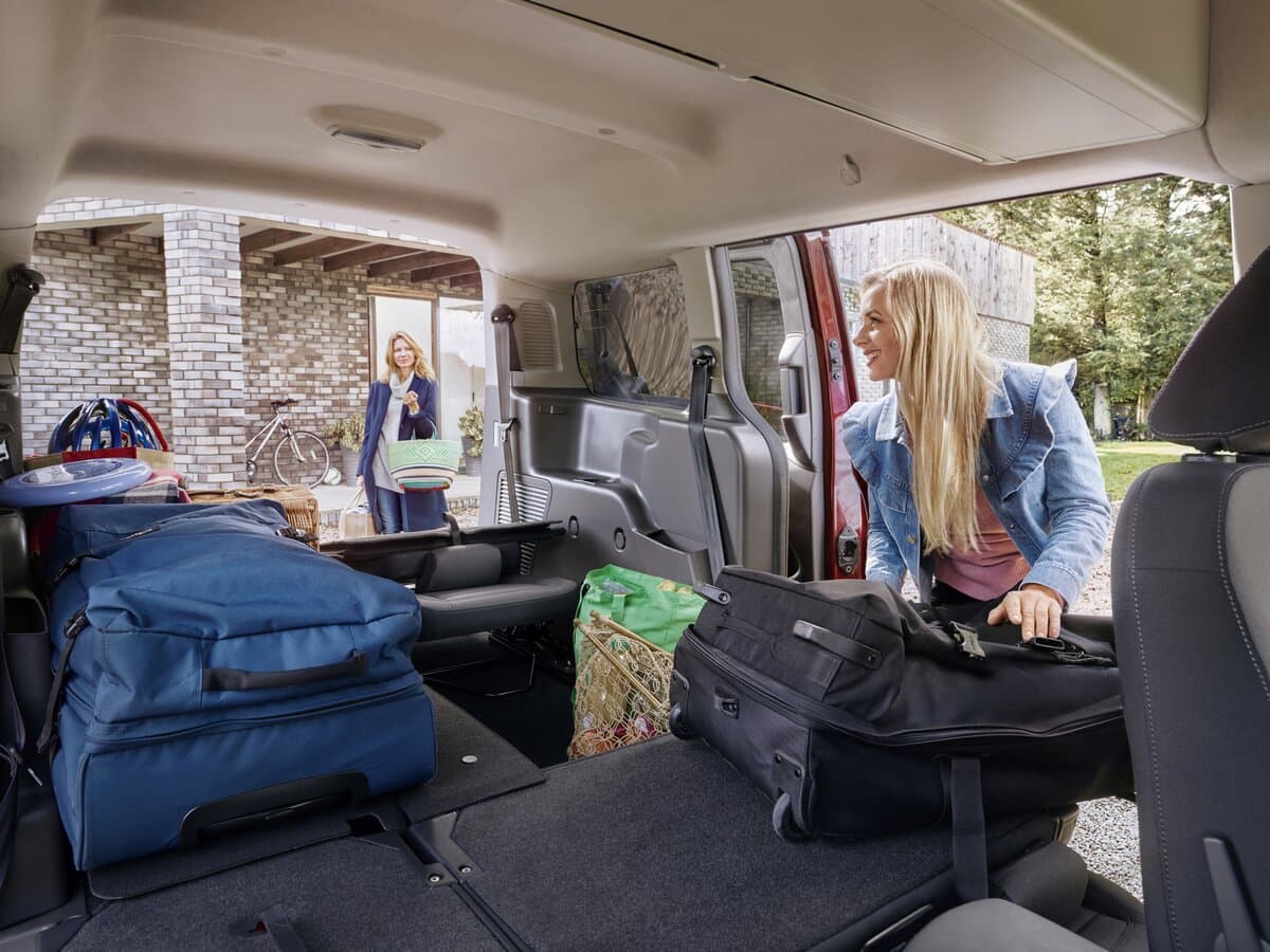 Ford Tourneo Connect II Restayling — Salon, arxadan