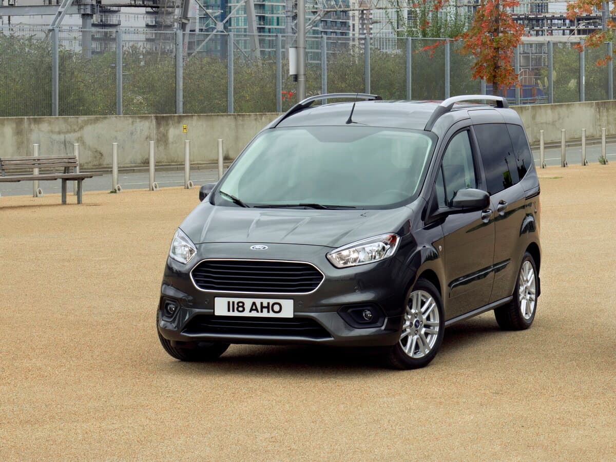 Ford Tourneo Courier I Restayling — Öndən