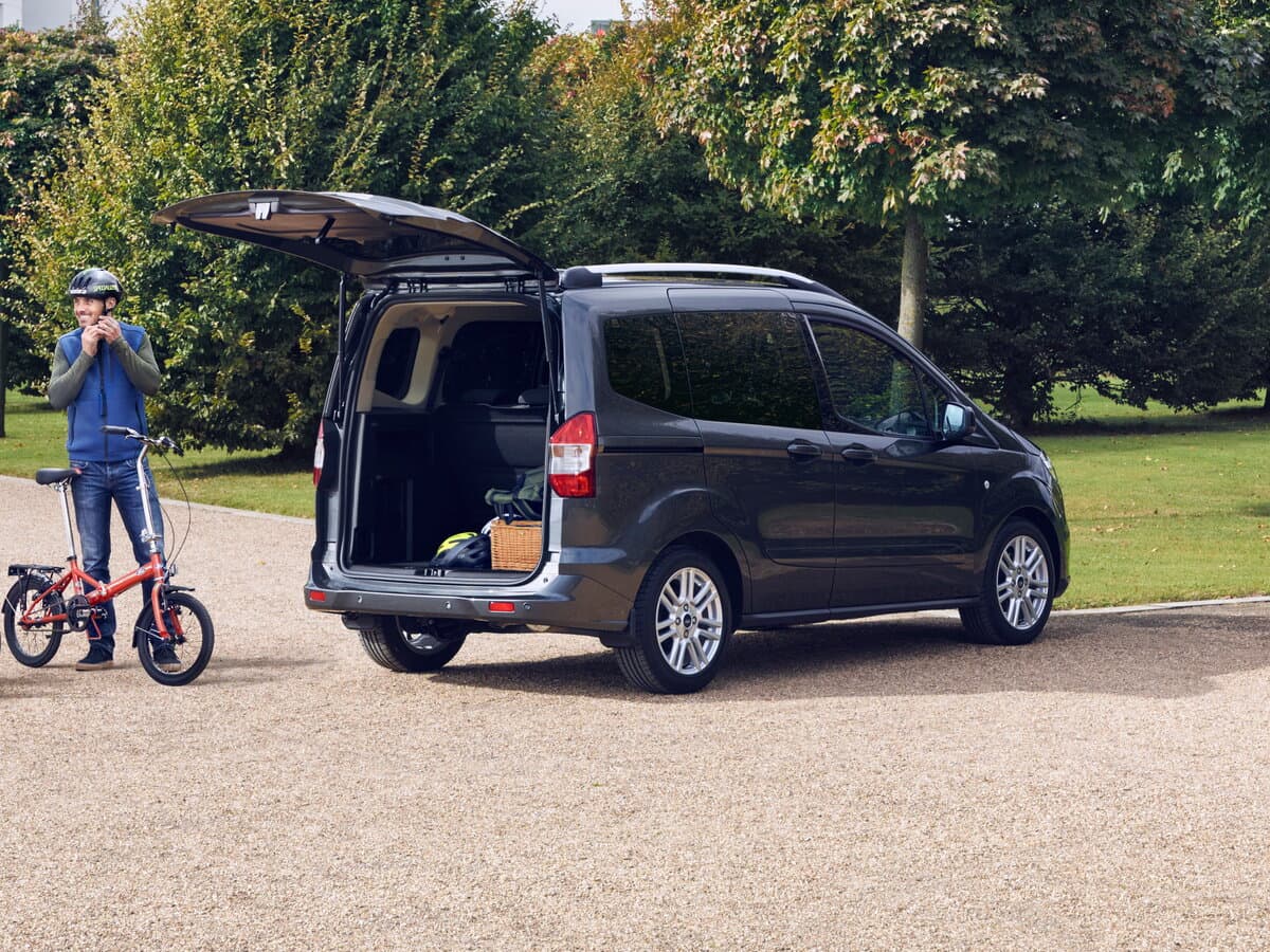 Ford Tourneo Courier I Restayling — 3/4 arxadan