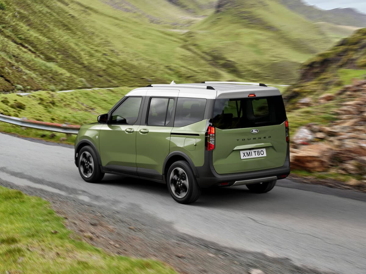 Ford Tourneo Courier II — 3/4 arxadan