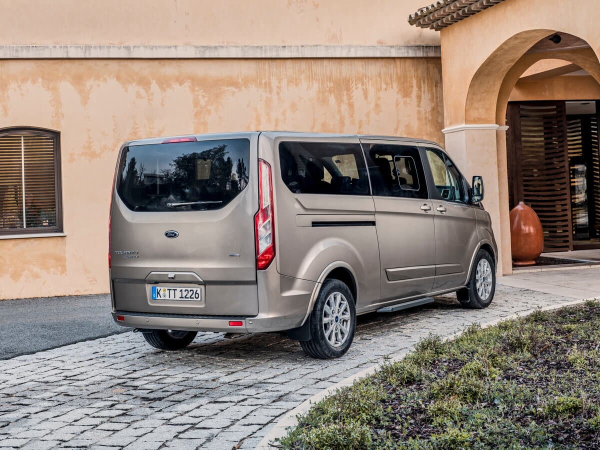 Ford Tourneo Custom I Restayling — 3/4 arxadan