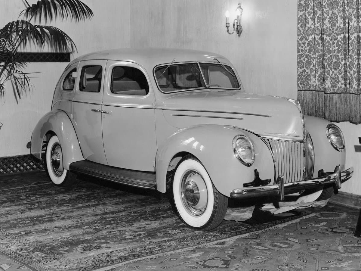 Ford V8 II (Model 91A-73B) — öndən görünüş