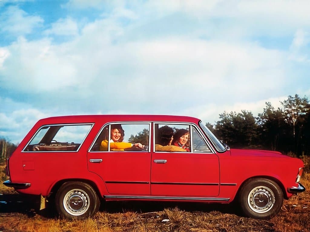 FSO 125p 1967 – 1992 — yandan görünüş