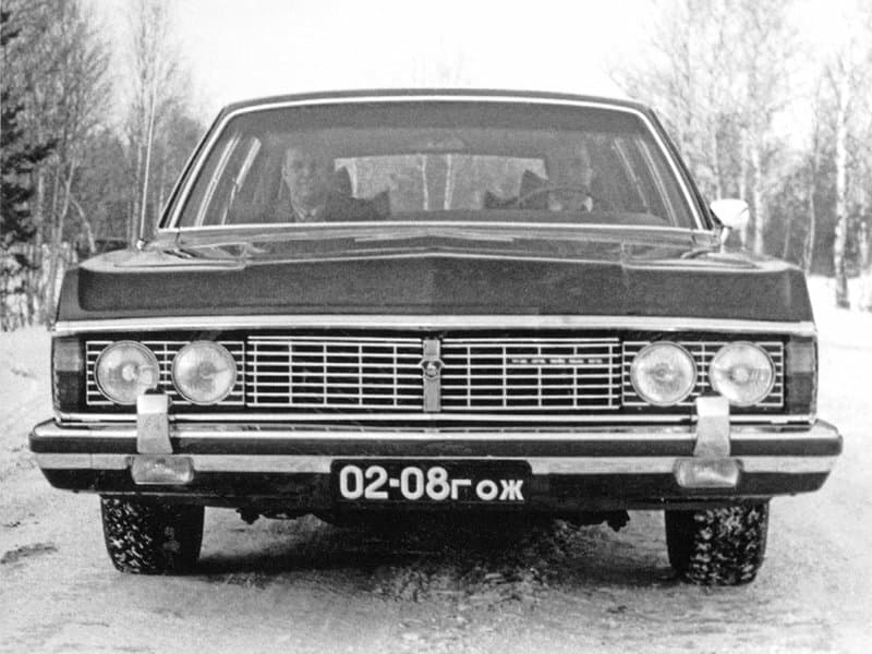 Qaz 14 «Çayka» 1977 – 1989 — öndən görünüş