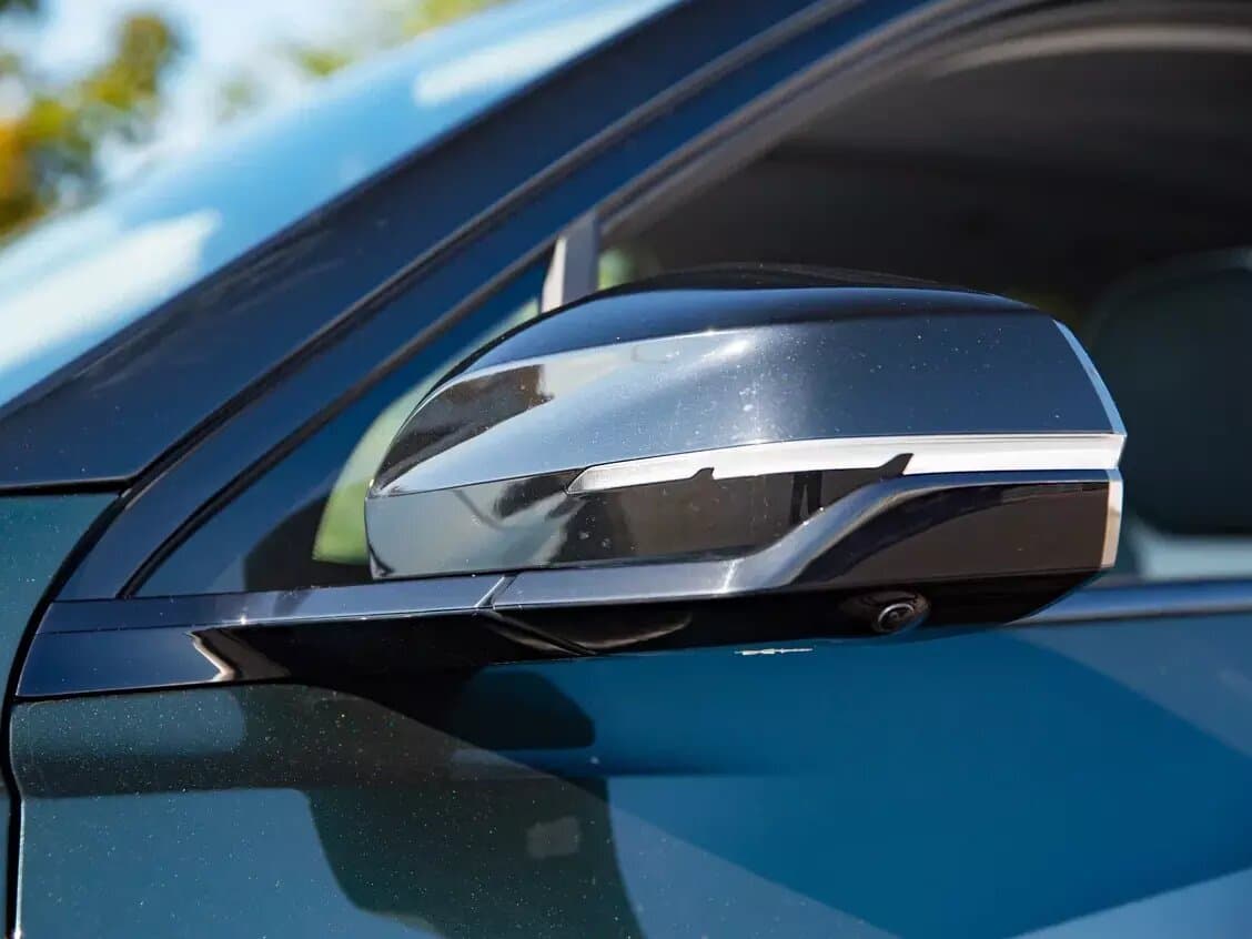 Geely Atlas II — Yan güzgü