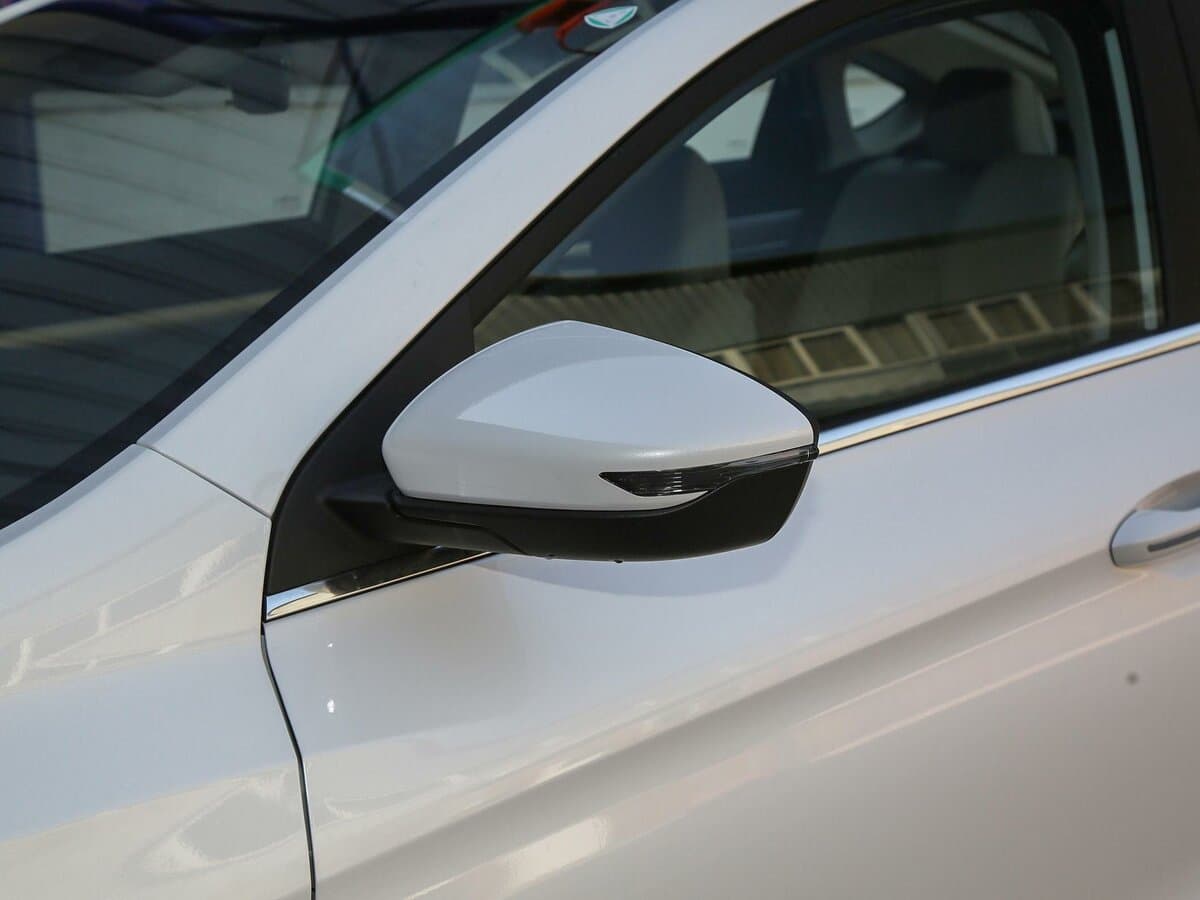 Geely Binrui I — Yan güzgü