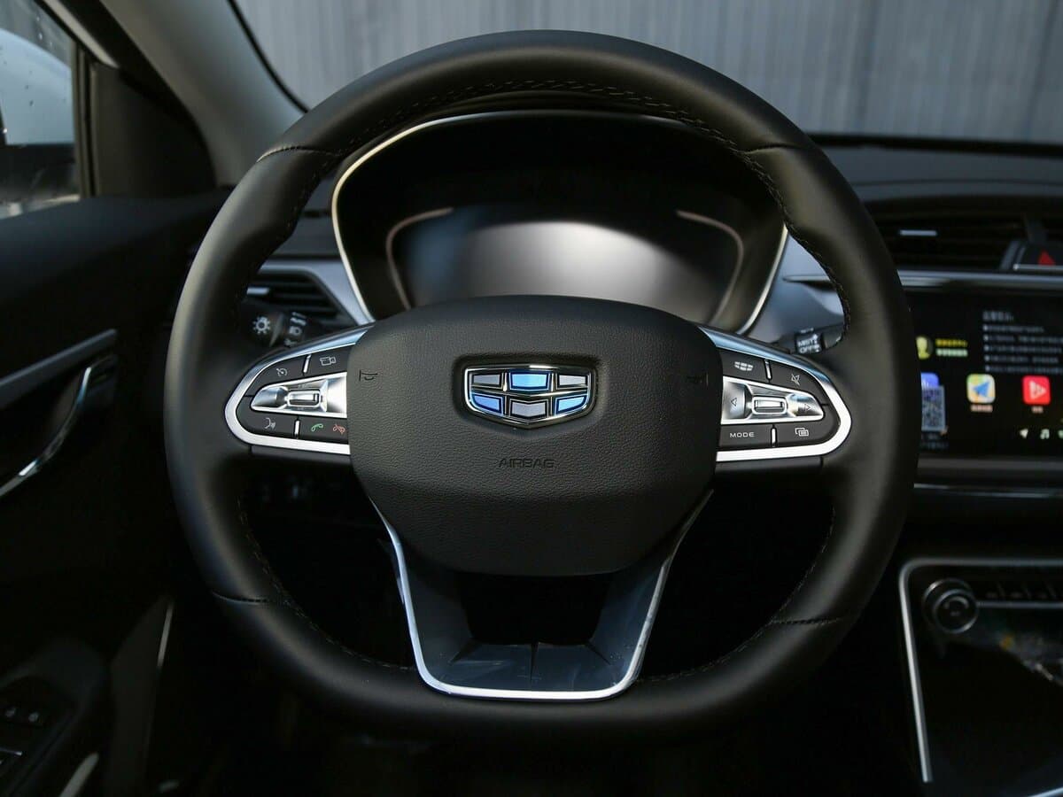Geely Binrui I — Sükan