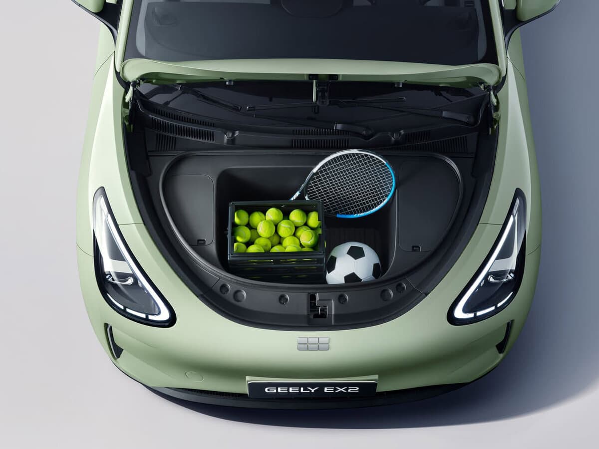 Geely EX2 2025 – indiyədək — Salon, öndən