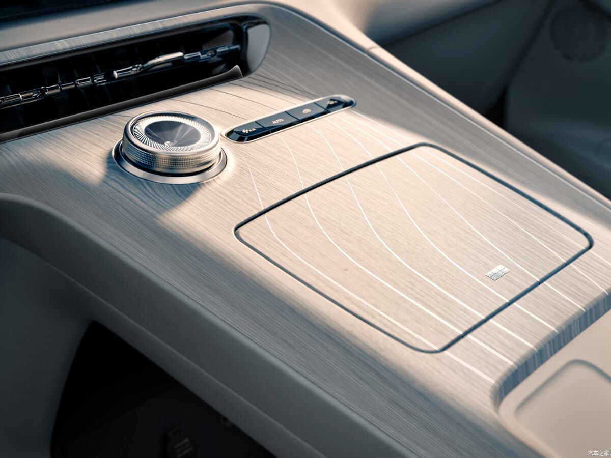 Geely Galaxy E5 2024 – indiyədək — Salon, öndən