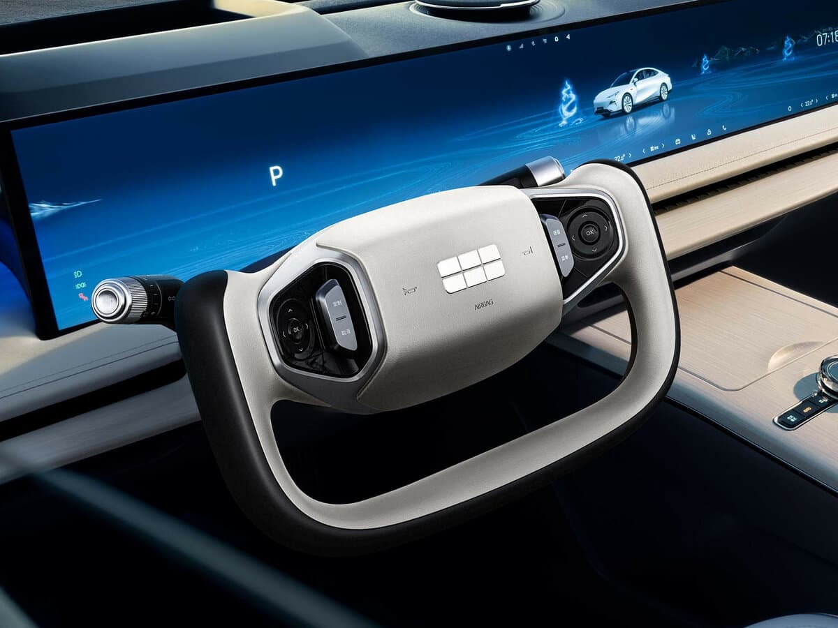 Geely Galaxy E8 2024 – indiyədək — Sükan