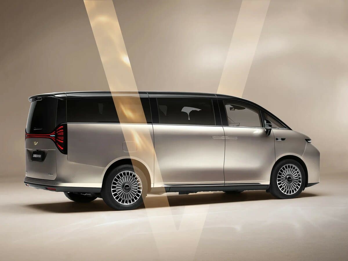 Geely Galaxy V900 2025 – indiyədək — 3/4 arxadan