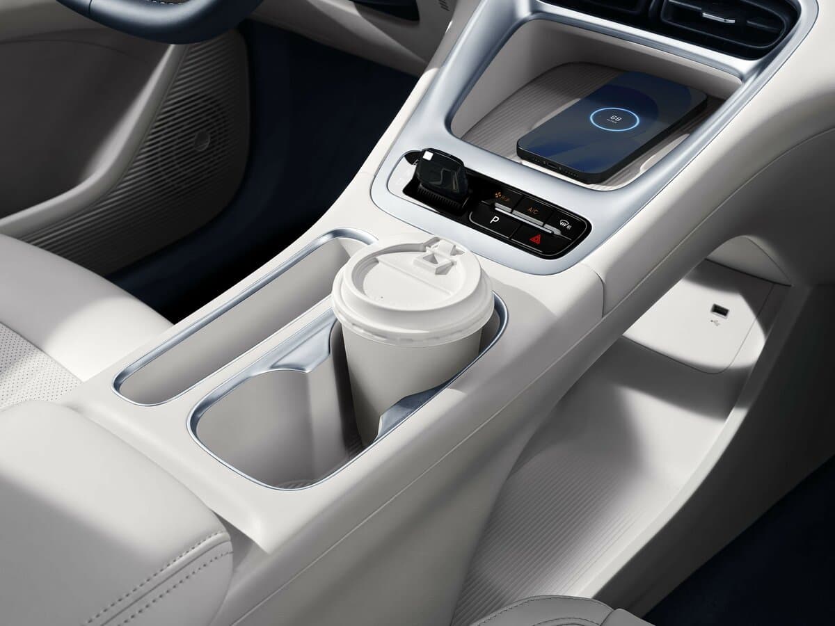 Geely Geome Xingyuan 2024 – indiyədək — Salon, öndən