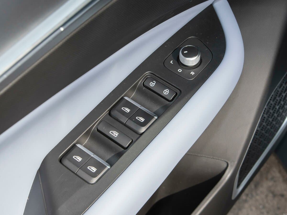 Geely Geometry M6 2022 – indiyədək — Qapı