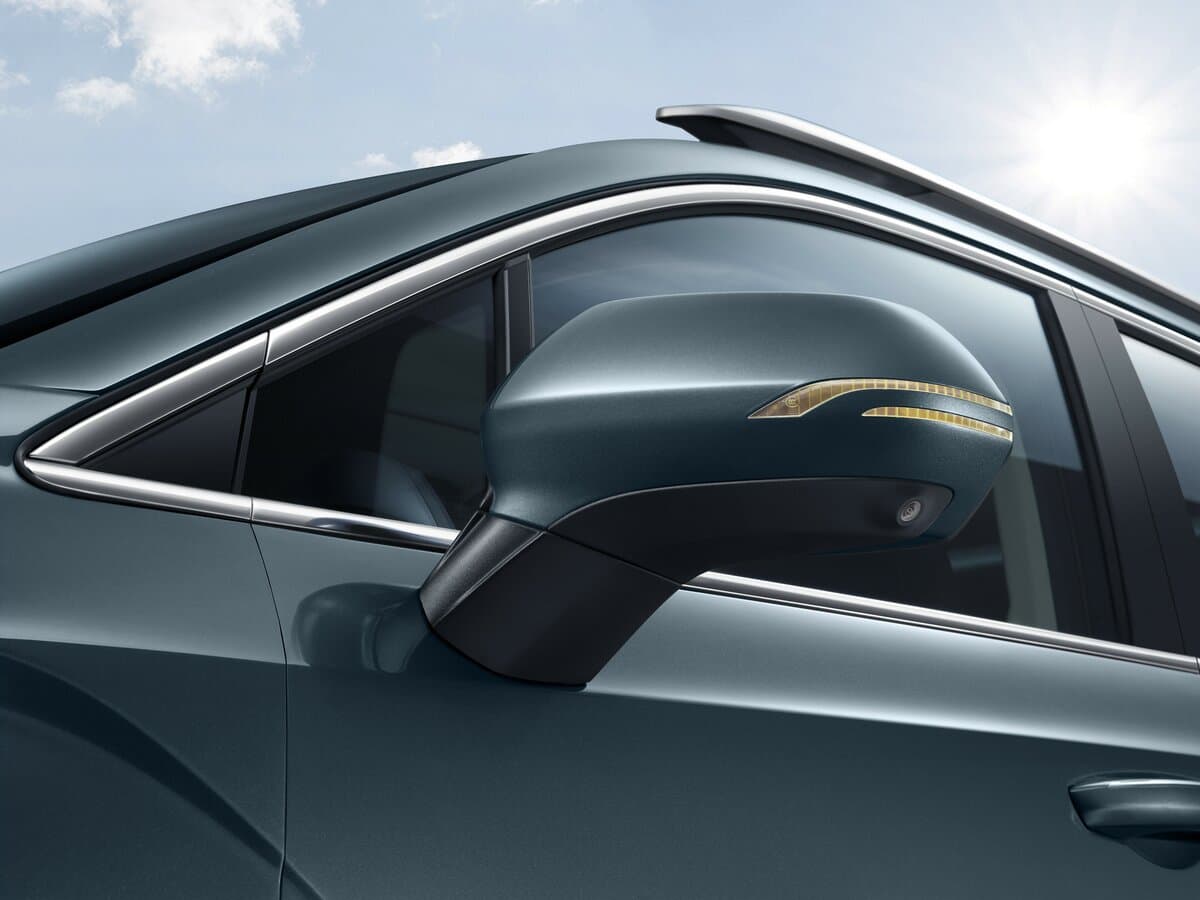 Geely Haoyue I — Yan güzgü