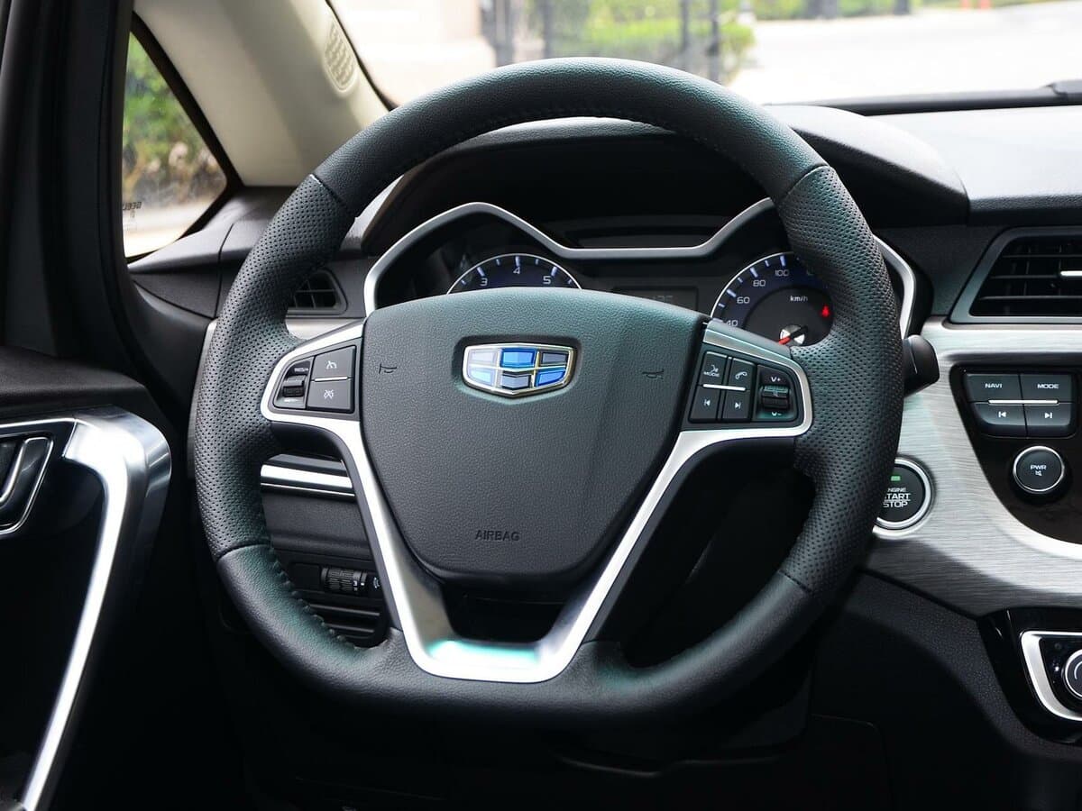 Geely Vision X3 I — Sükan