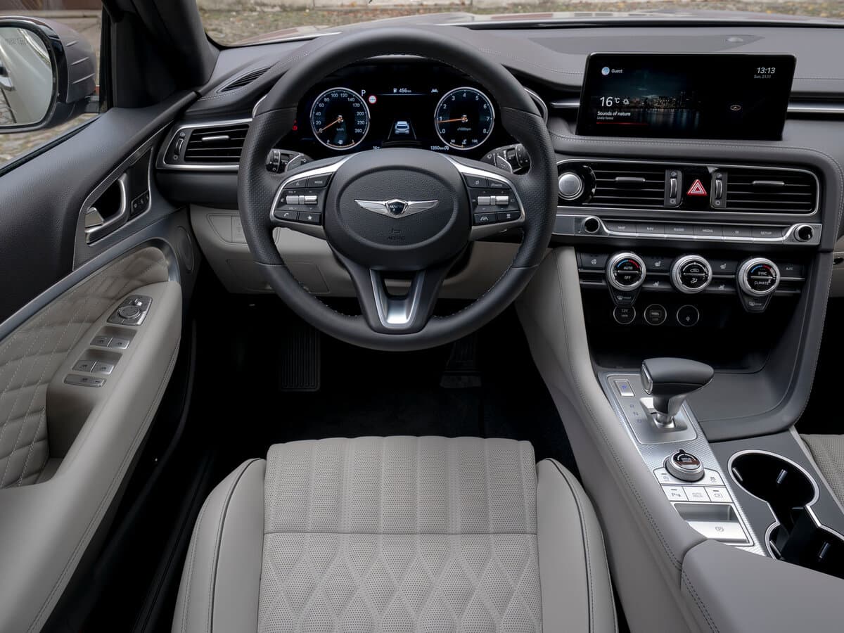 Genesis G70 I Restayling — Sükan