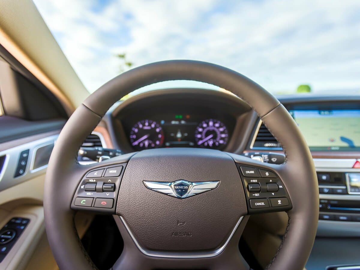Genesis G80 I — Sükan