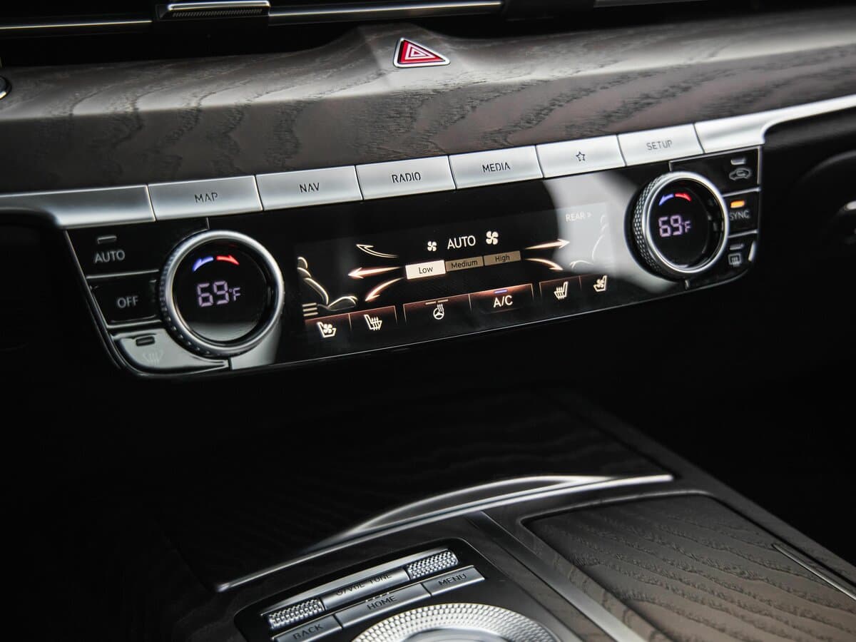 Genesis G80 II — Salon, öndən