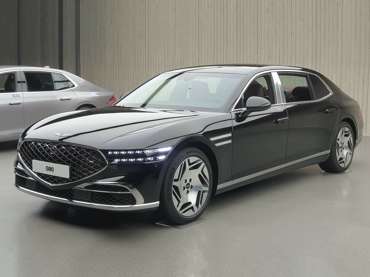 Genesis G90 II — Əsas şəkil