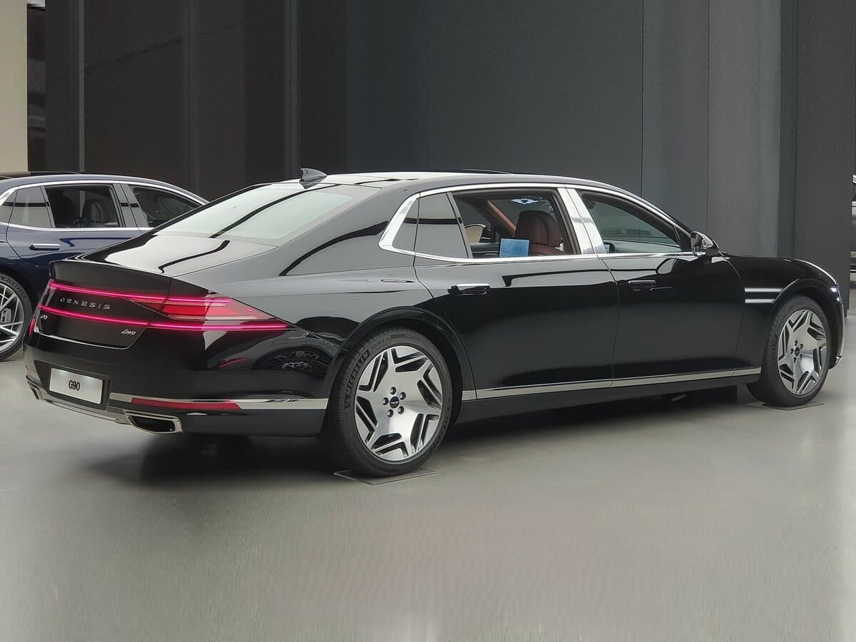 Genesis G90 II — 3/4 arxadan