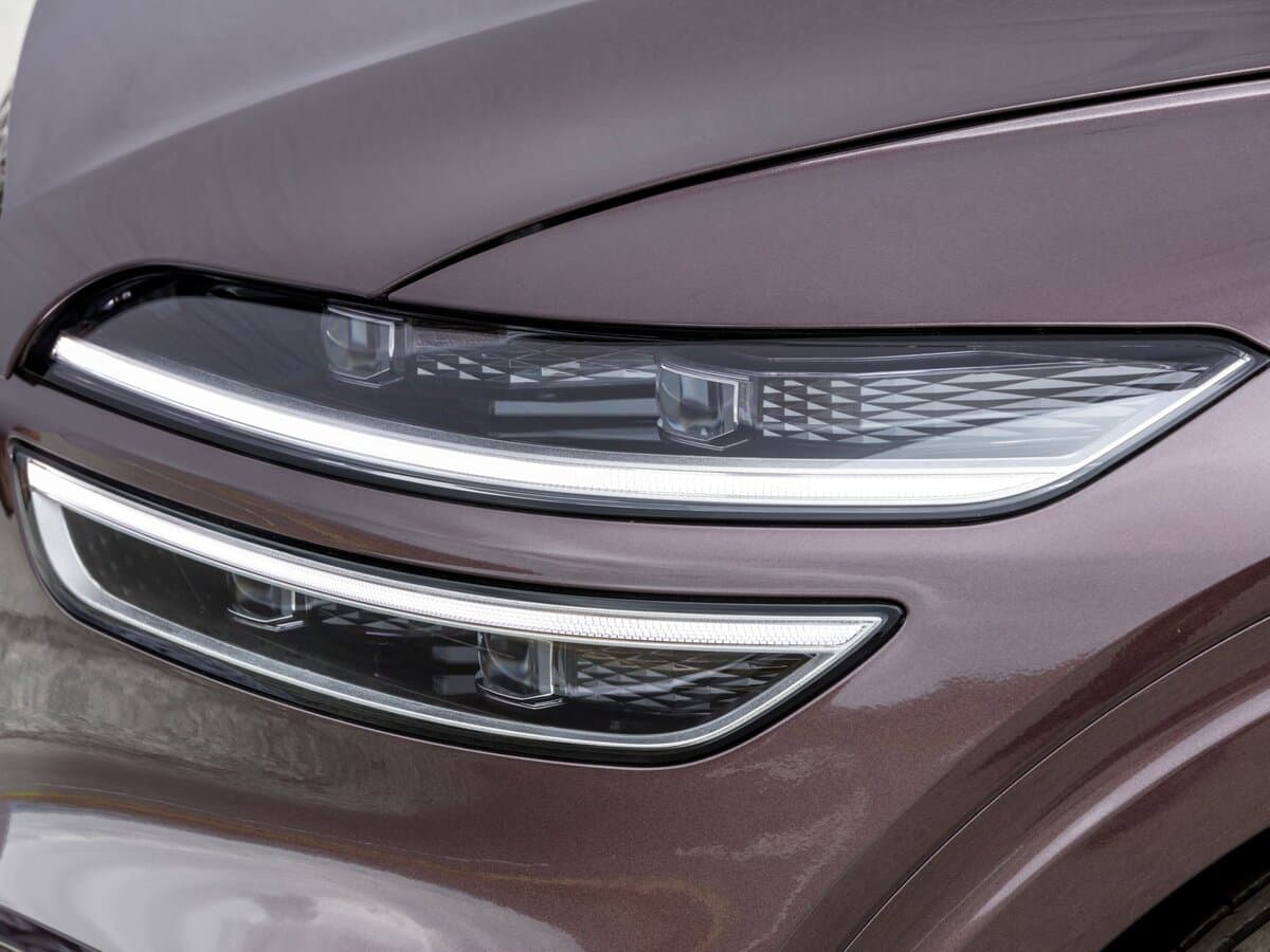 Genesis GV70 I — Fara
