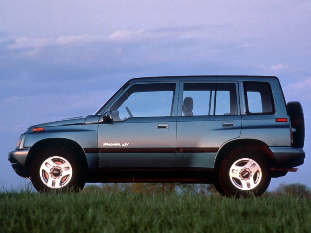 Geo Tracker 1989 – 1998 — yandan görünüş