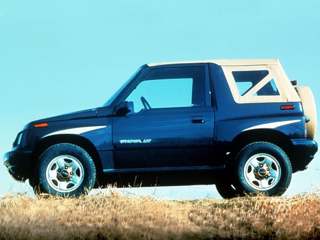 Geo Tracker 1989 – 1998 — yandan görünüş