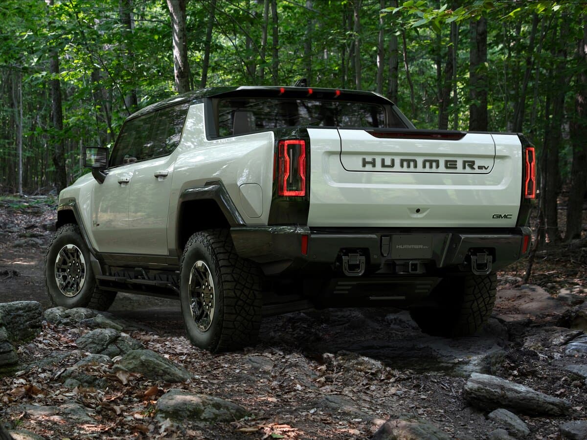 GMC Hummer EV 2021 – indiyədək — 3/4 arxadan