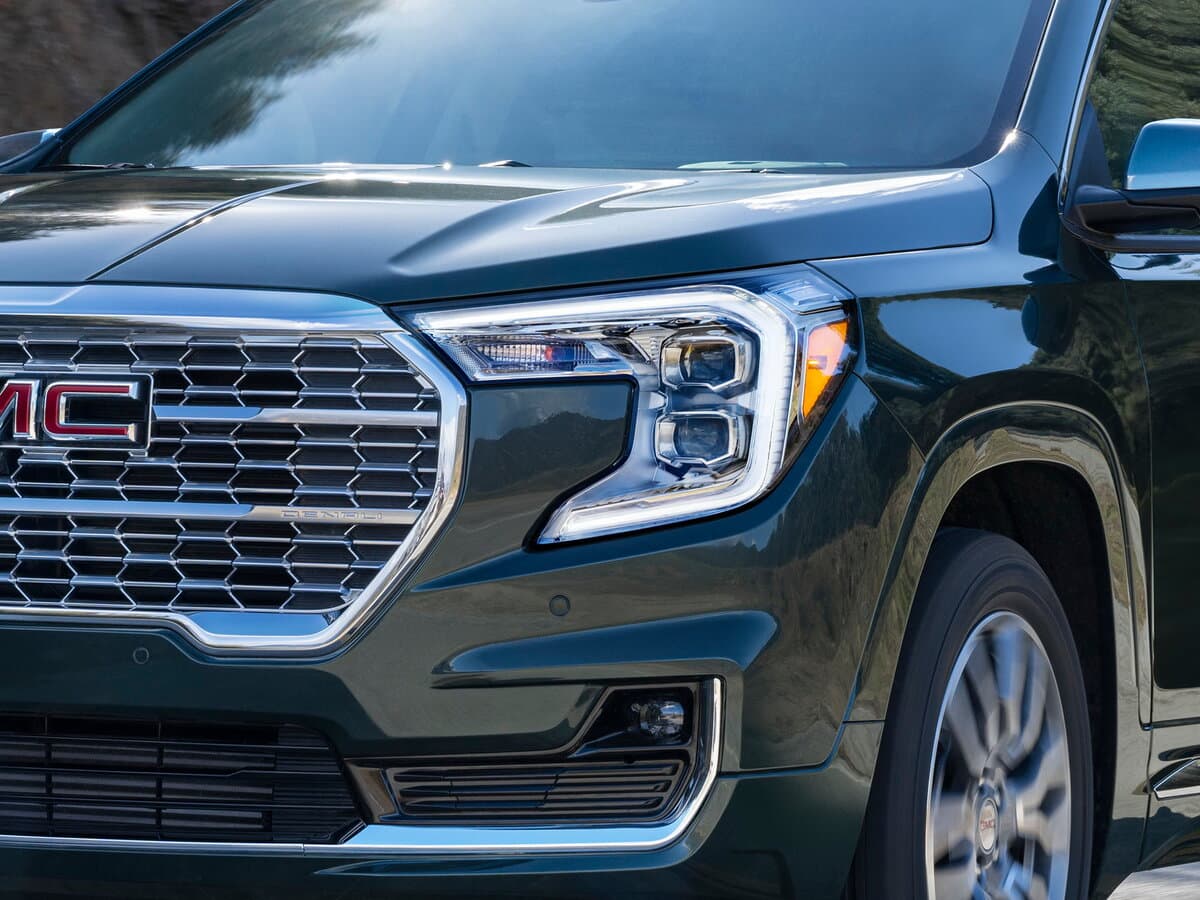 GMC Terrain II Restayling — Fara
