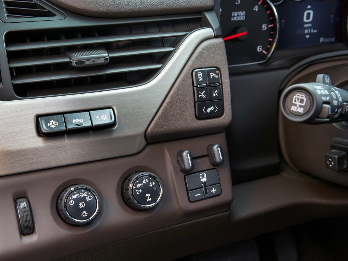 GMC Yukon IV (GMT K2UG) — Salon, arxadan