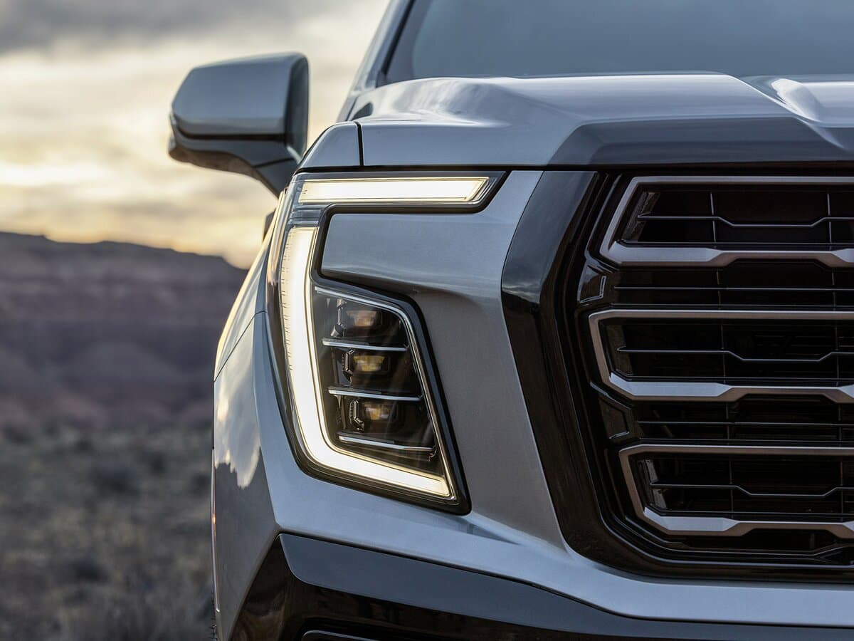 GMC Yukon V Restayling — Fara