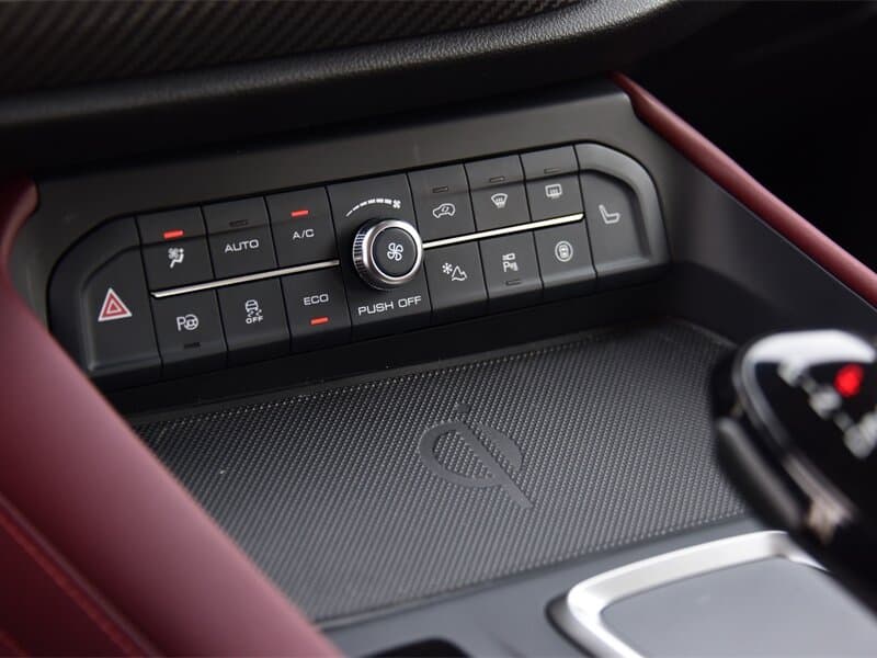 Haval F7x I — Salon, arxadan