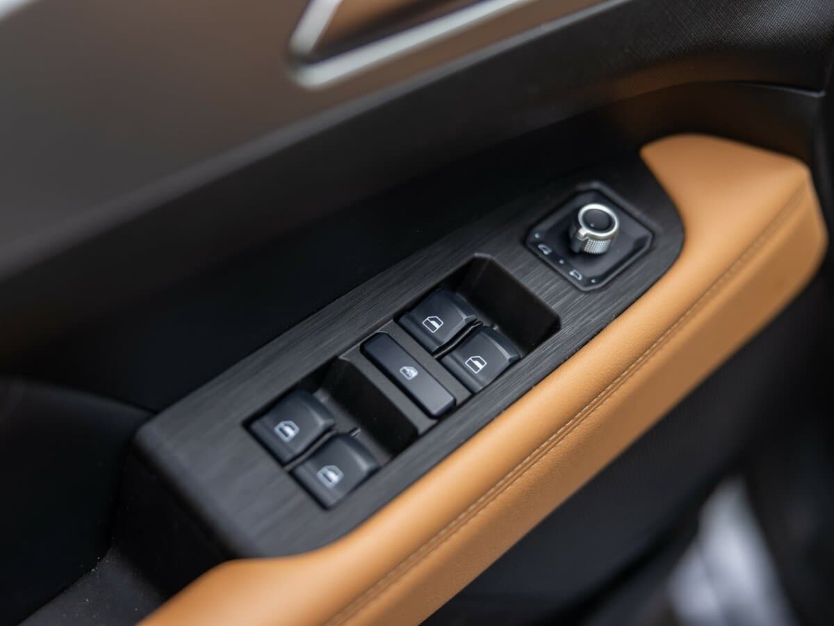 Haval H5 II — Qapı